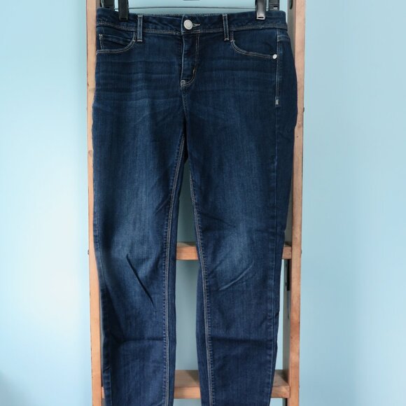 Simply Vera Vera Wang Denim - Simply Vera by Vera Wang Dark Rinse Skinny Jeans in Size 6